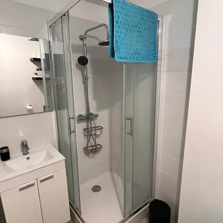Cozy And Bright Studio In Apartment Hyeres