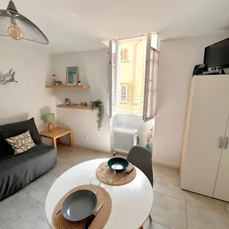 Apartment Cozy And Bright Studio In Hyeres